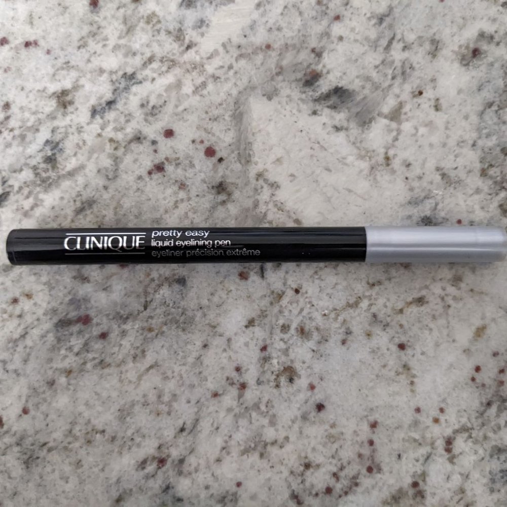 2/$18 Clinique Pretty Easy Liquid Eyelining Pen